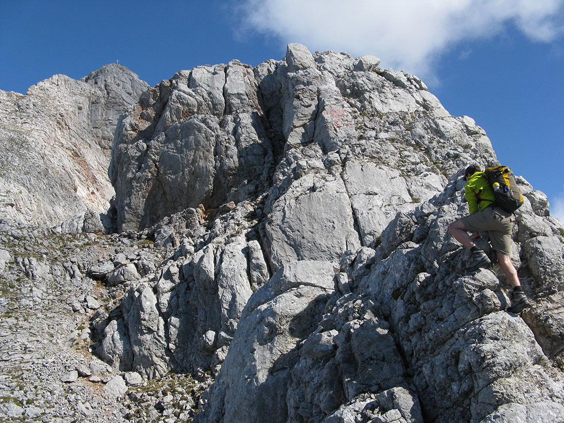 breithorn112.JPG - Kurz vor der Weggabelung. Geradeaus direkt über den Vorgipfel-Pfeiler, links herum leichter und deutlich weniger gefährlich, wie die nächsten Bilder zeigen werden.