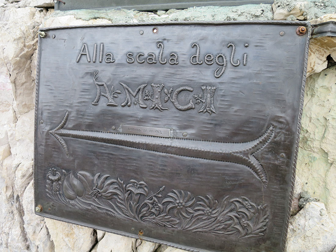 alte028.jpg - Als nächste Attraktion wartet die riesige Leiter "Scala degli amici".                               