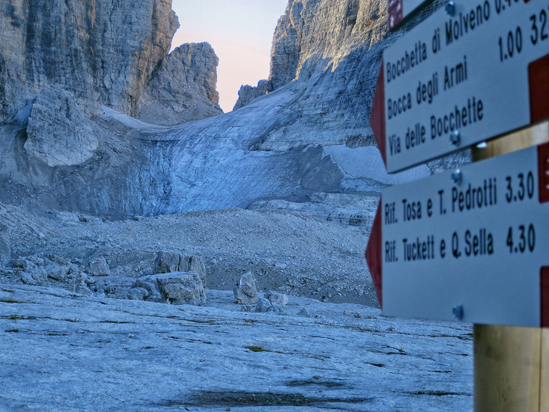 centrale005.jpg - Auch hier gilt es erst mal, einen kleinen Gletscher zu überwinden.                               