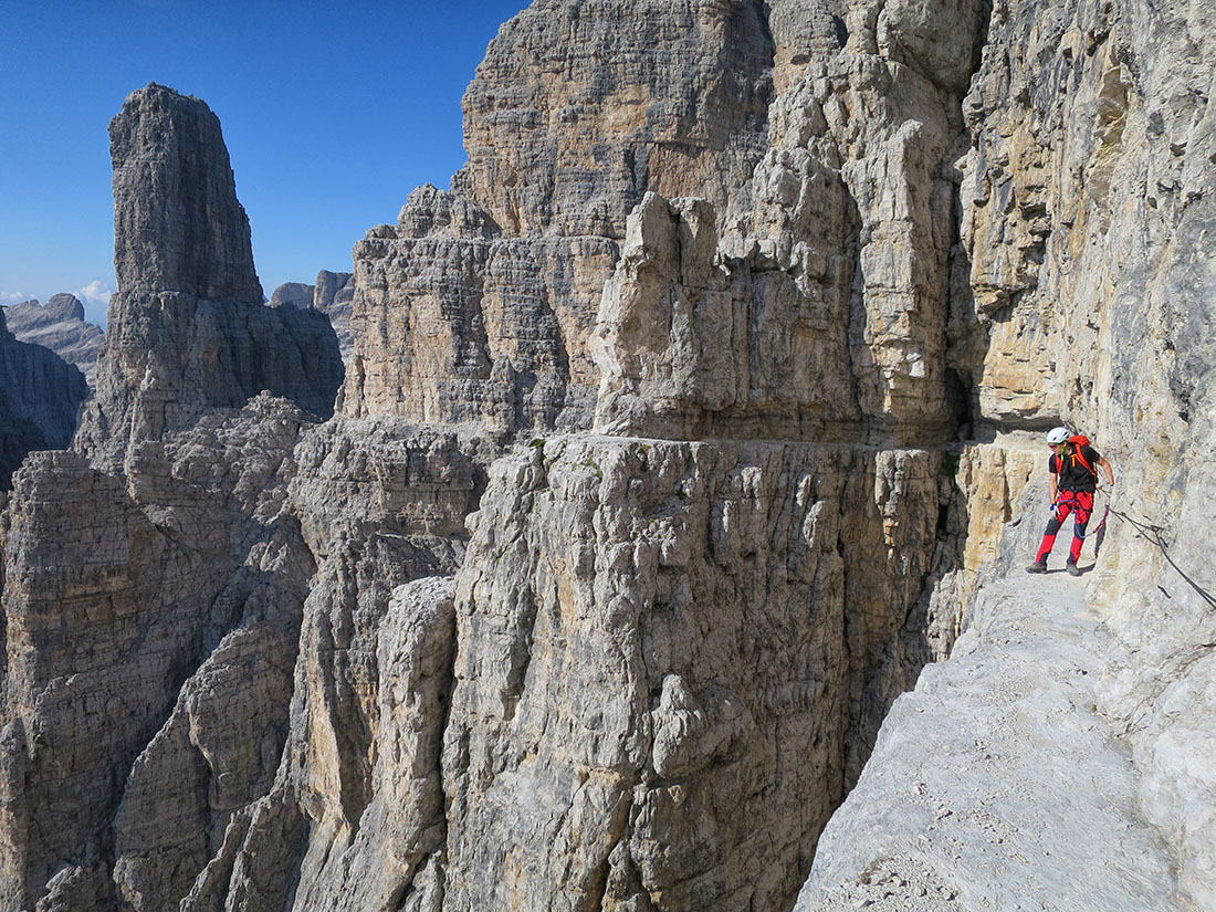 centrale015.jpg - Mir fiel gar nicht auf, dass ich so komisch dastand. Der Grund ist einfach...                               