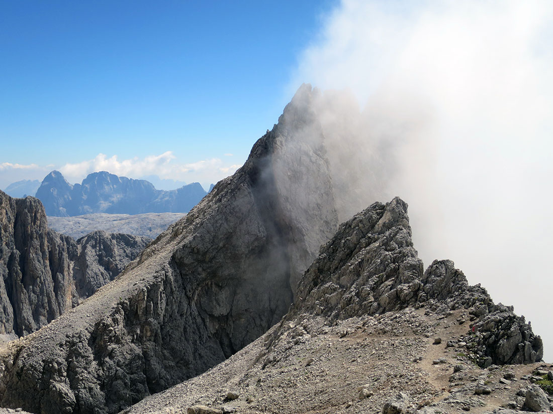 bolver017.jpg - Der Ausstieg entlässt einen in eine geröllige Hochgebirgslandschaft auf knapp 3000m.                               