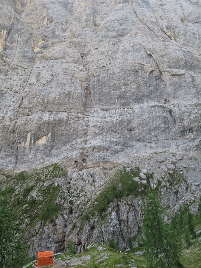 gadotti020.jpg - Die wuchtige Wand der Cima Undici. Ein Ort für Helden :-)                               