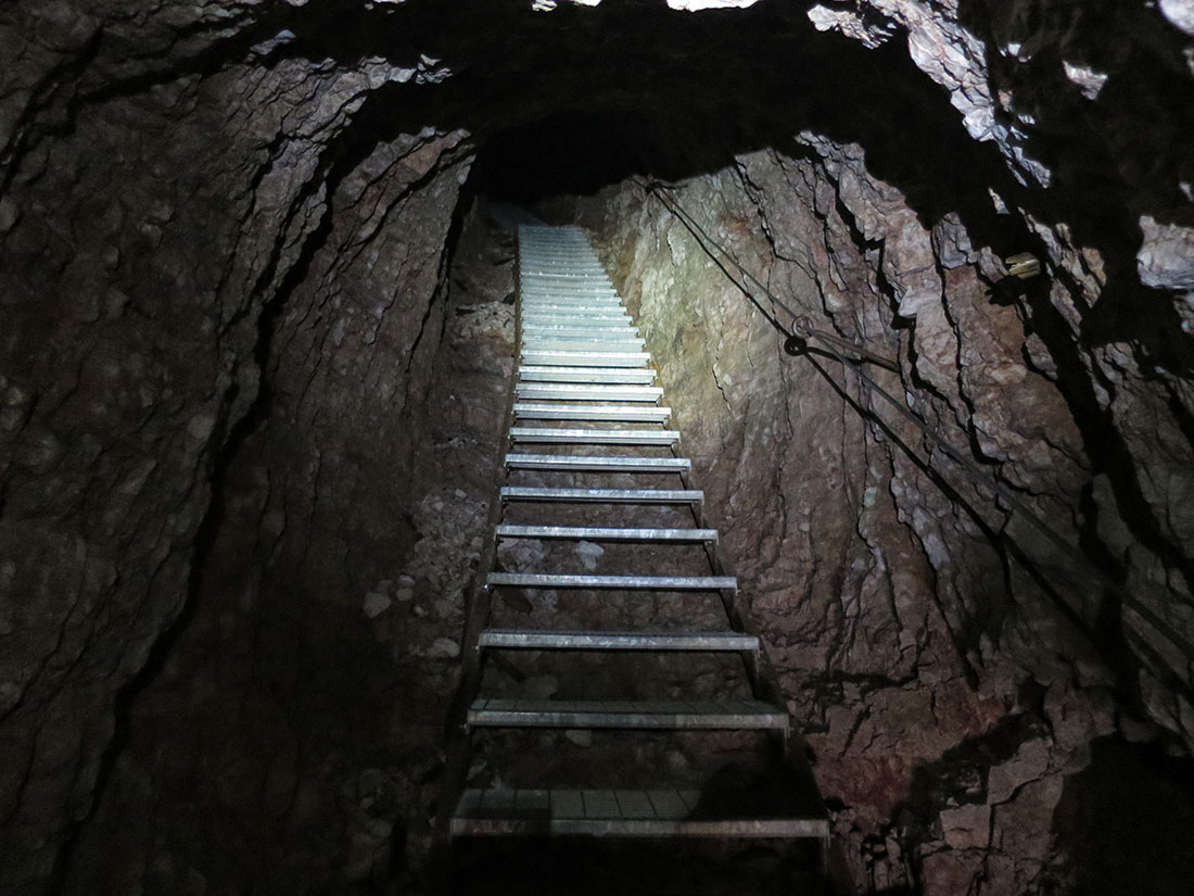 rozes005.jpg - Zunächst noch auf einer Treppe...                               