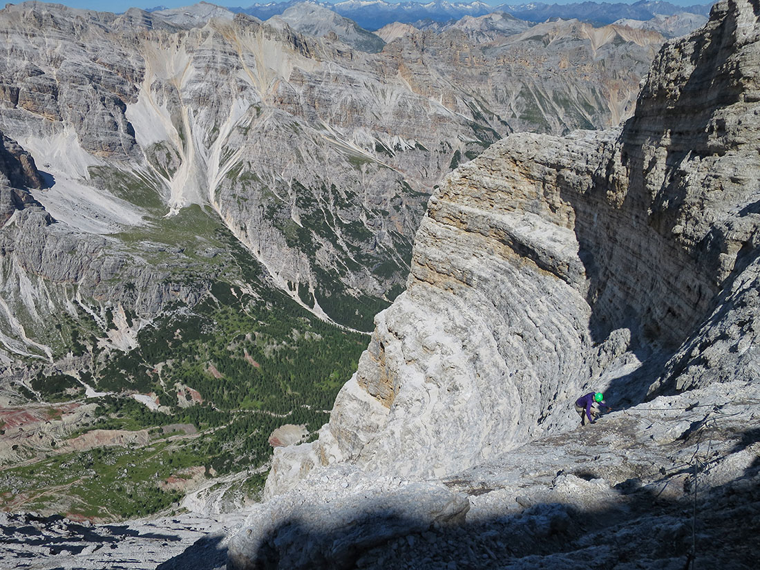 rozes030.jpg - Der schwierige Teil des Steigs kommt jetzt erst. Es get mehrere steile Stufen nach oben, dem Gipfel entgegen.                               