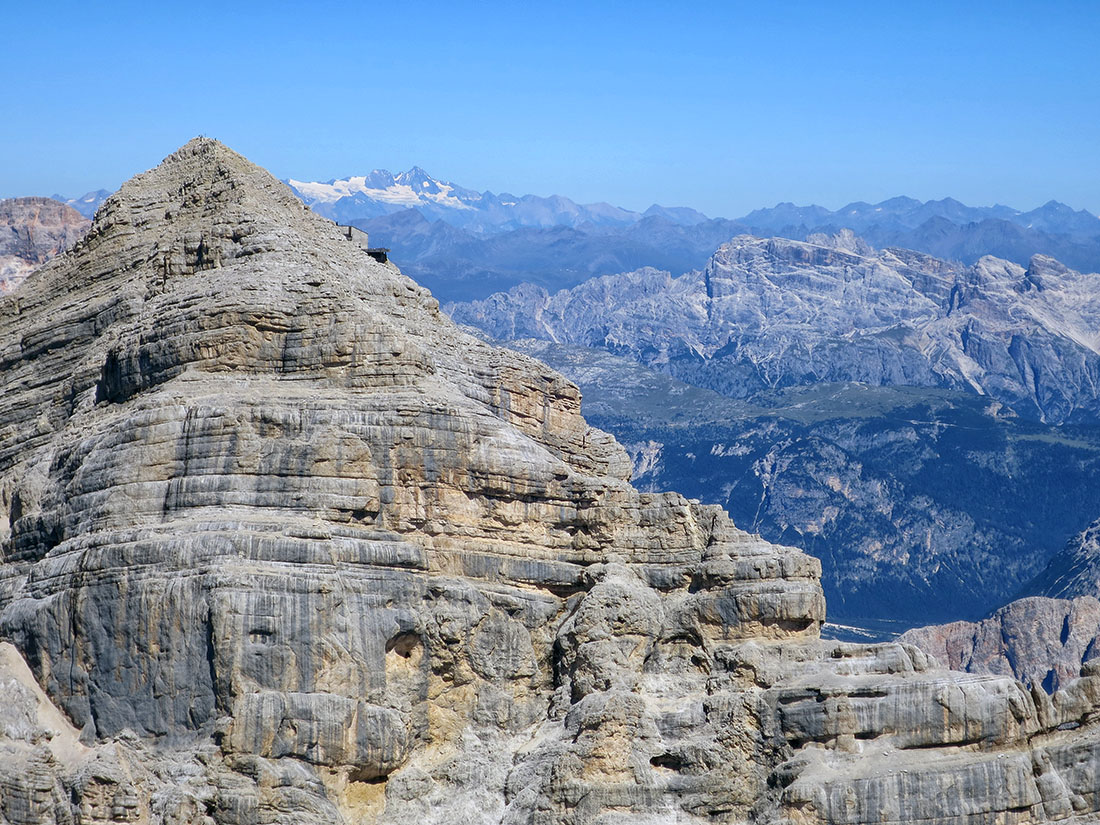 rozes048.jpg - Ja, und hinter der Tofana die Mezzo sieht man bis zum Großglockner.                               
