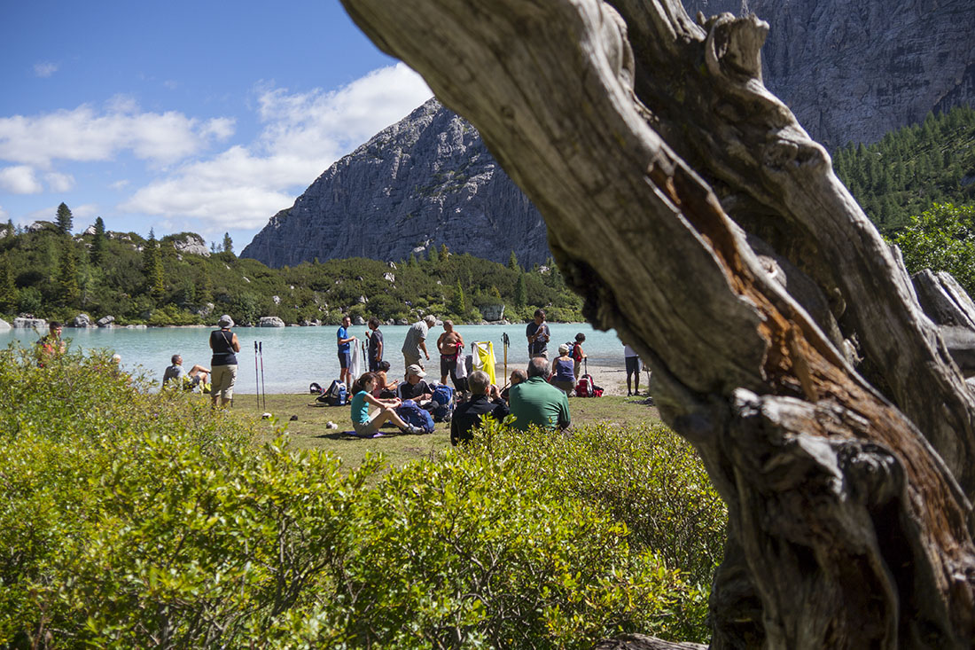 sorapis012.jpg - Der Großteil der Wanderer marschierte zu der Wiese gegenüber. Ich wollte weiter.