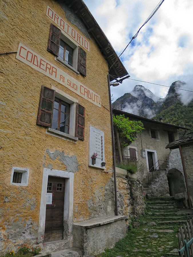 tracc032.jpg - Die Weltkriege forderten auch aus dieser abgelegenen Gegend Opfer.                               