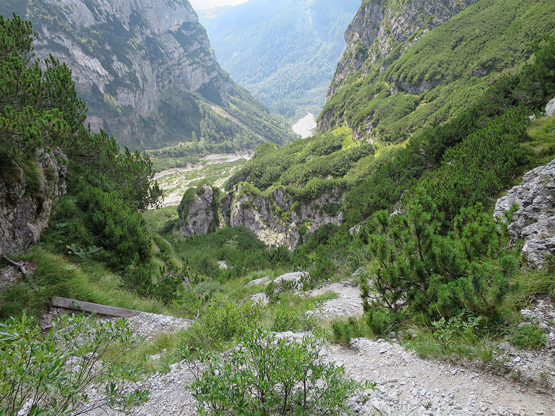 tucket001.jpg - Beim Rifugio Croz del Altissimo rechts abbiegen und sich raufarbeiten.                               