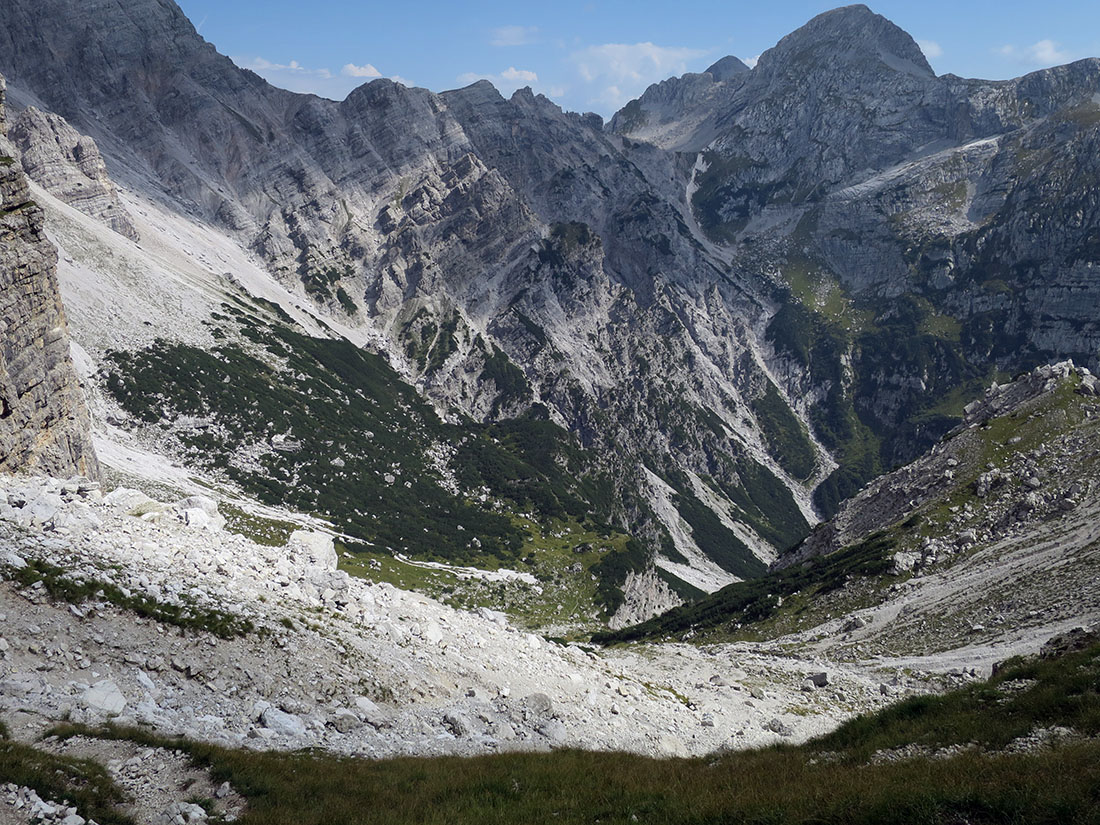 tucket007.jpg - Auf dem Sattel angekommen ein Blick zurück.                               
