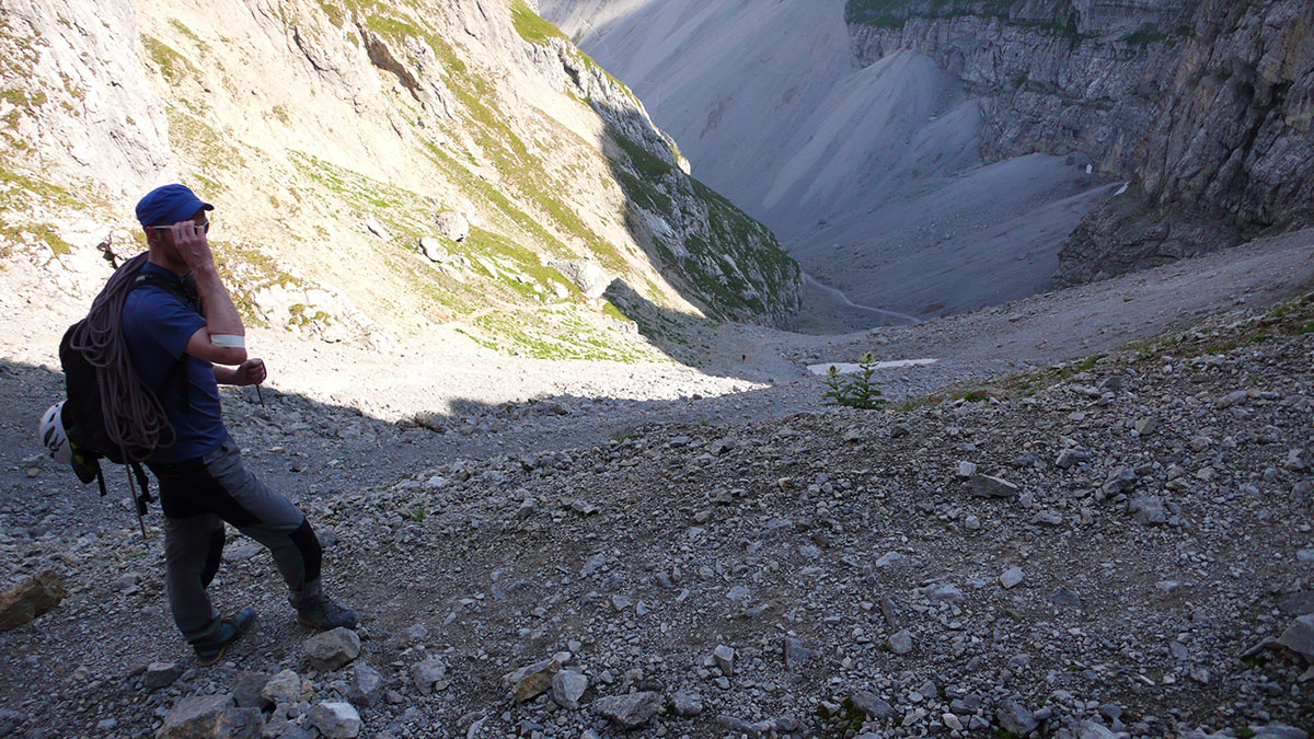 MaMa01.jpg - Von der Bergstation der Karwendelbahn runter zur Dammkarhütte.