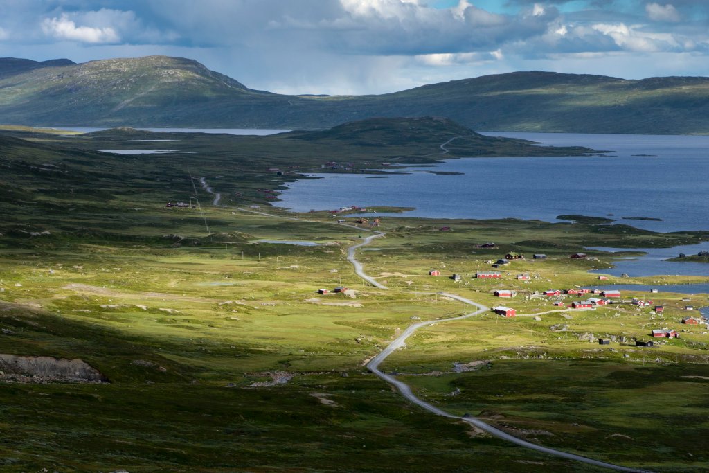 norw_0140.jpg - Sonnenlicht ist für Fotografen in Norwegen immer ein Problem. Wenn es dann aber rauskommt, sieht es prächtig aus.