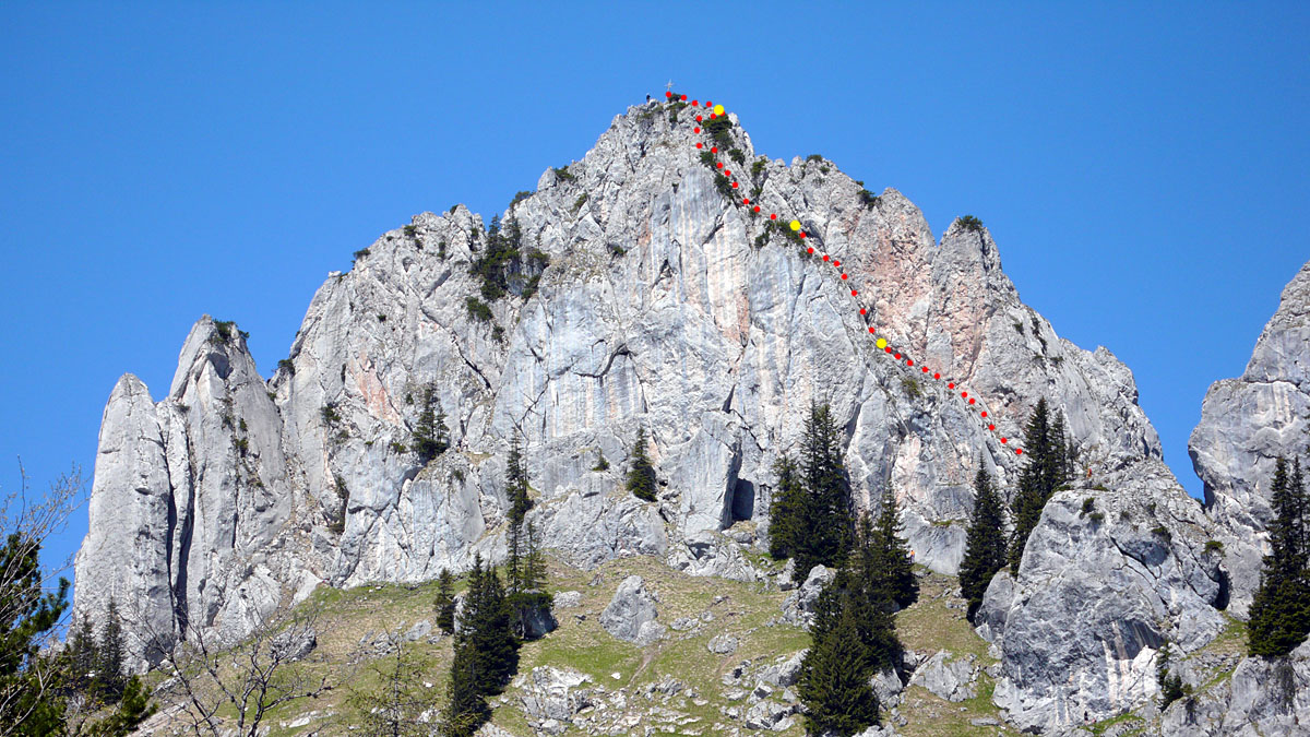 planken_020.JPG - Den ersten Standplatz macht man am besten am Ringbohrhaken unmittelbar unter der glatten Platte. Dann bekommt man das Fluchen vom Vorsteiger besser mit, wenn er sich raufwursteln muss.