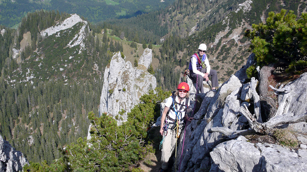 planken_090.JPG - Vom letzten Stand entspanntes Gehgelände zum Gipfelkreuz.
