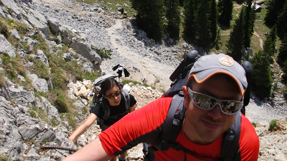 säuling022.jpg - Vor dem Gipfelerlebnis ist ein klein wenig Angstschweiß auf poliertem Fels angesagt.