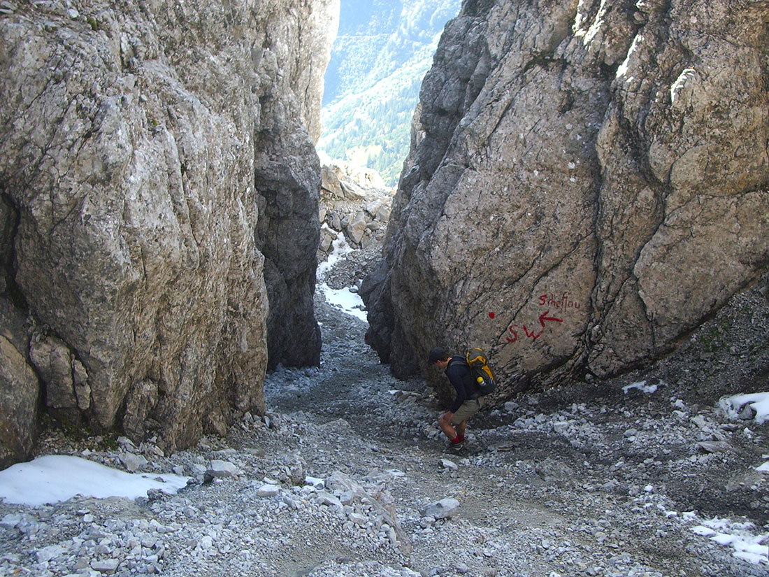 treffauer116.jpg - Der Abstieg vom Tuxeck schlüpft unterhaltsam durch eine Turmlandschaft durch.