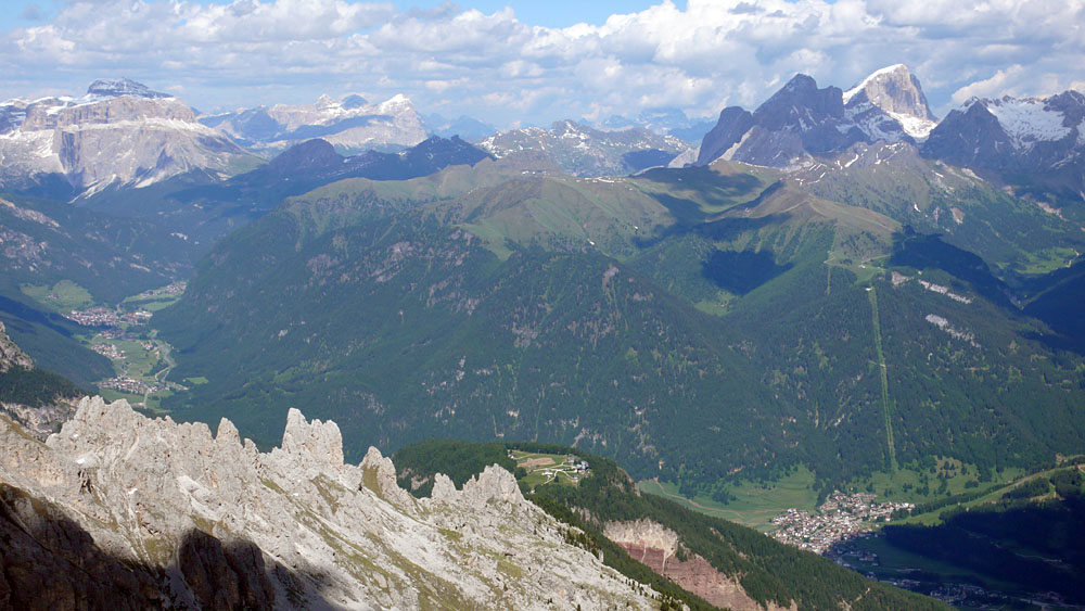 masare140.jpg - Von links: Sella mit Piz Boe, Tofana, Marmolada.