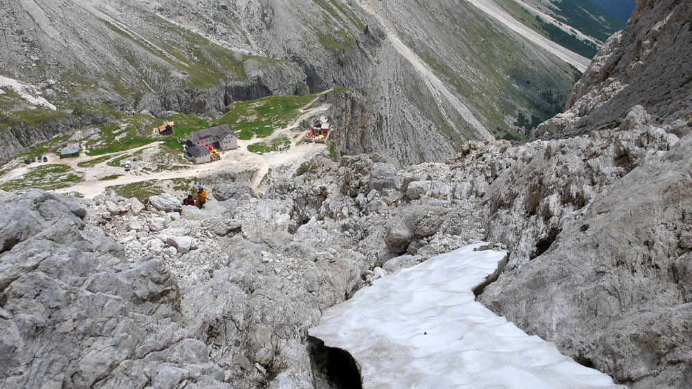 gartl40.JPG - Nach links abgebogen geht ein Steig zur Gartlhütte.