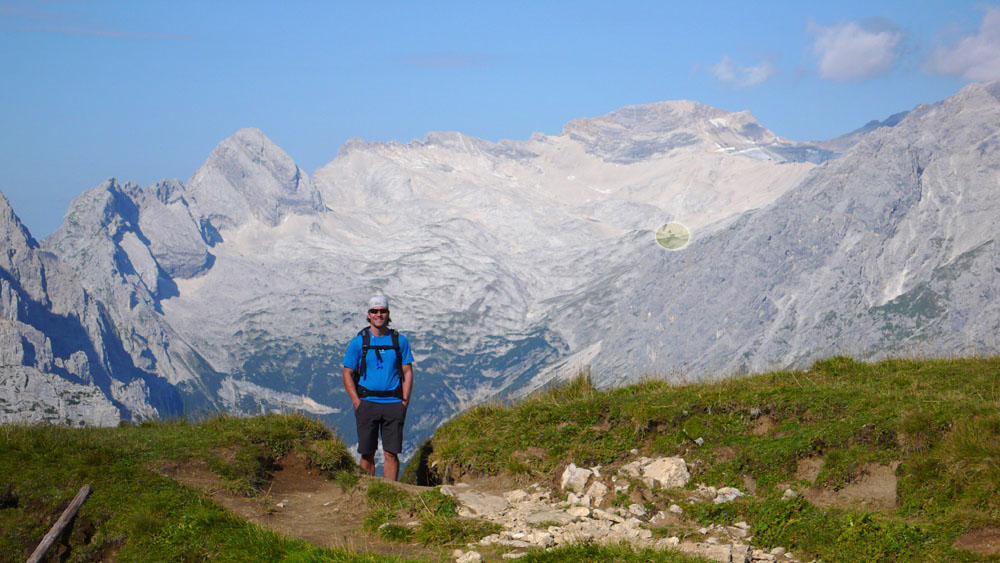 P1010330.JPG - Nächster Tag. Der gelbe Kringel ist das Tagesziel: die Knorrhütte. Da muss man von der Meilerhütte erst mal 1300Hm runter ins Reintal. Dann wieder langgezogene 1000Hm hinauf.