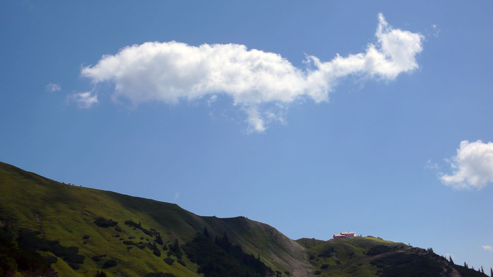 P1010361.JPG - Die Rotmoosalm lädt zu Mittag ein.