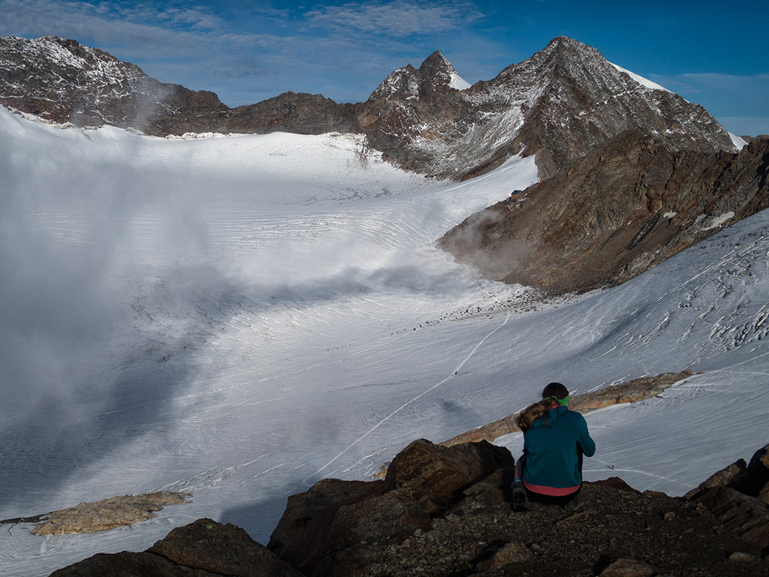 freiger120.jpg - Wilder Pfaff und Zuckerhütl hahinter. Die Müllerhütte hat Morgensonne in großartiger Lage.