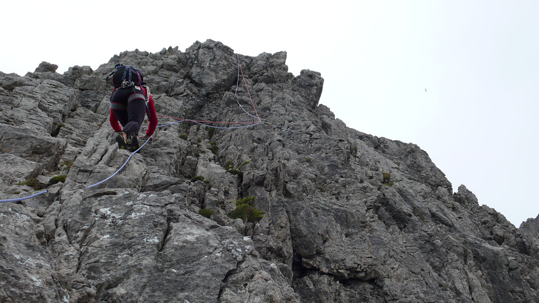 wolfebner34.jpg - SL7 bietet sehr schöne Genusskletterei auf knackfesten Rippen.
